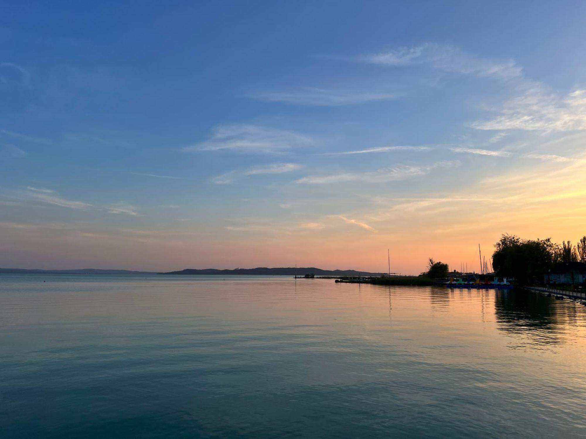 Neon Apartman Csopak Balaton エクステリア 写真