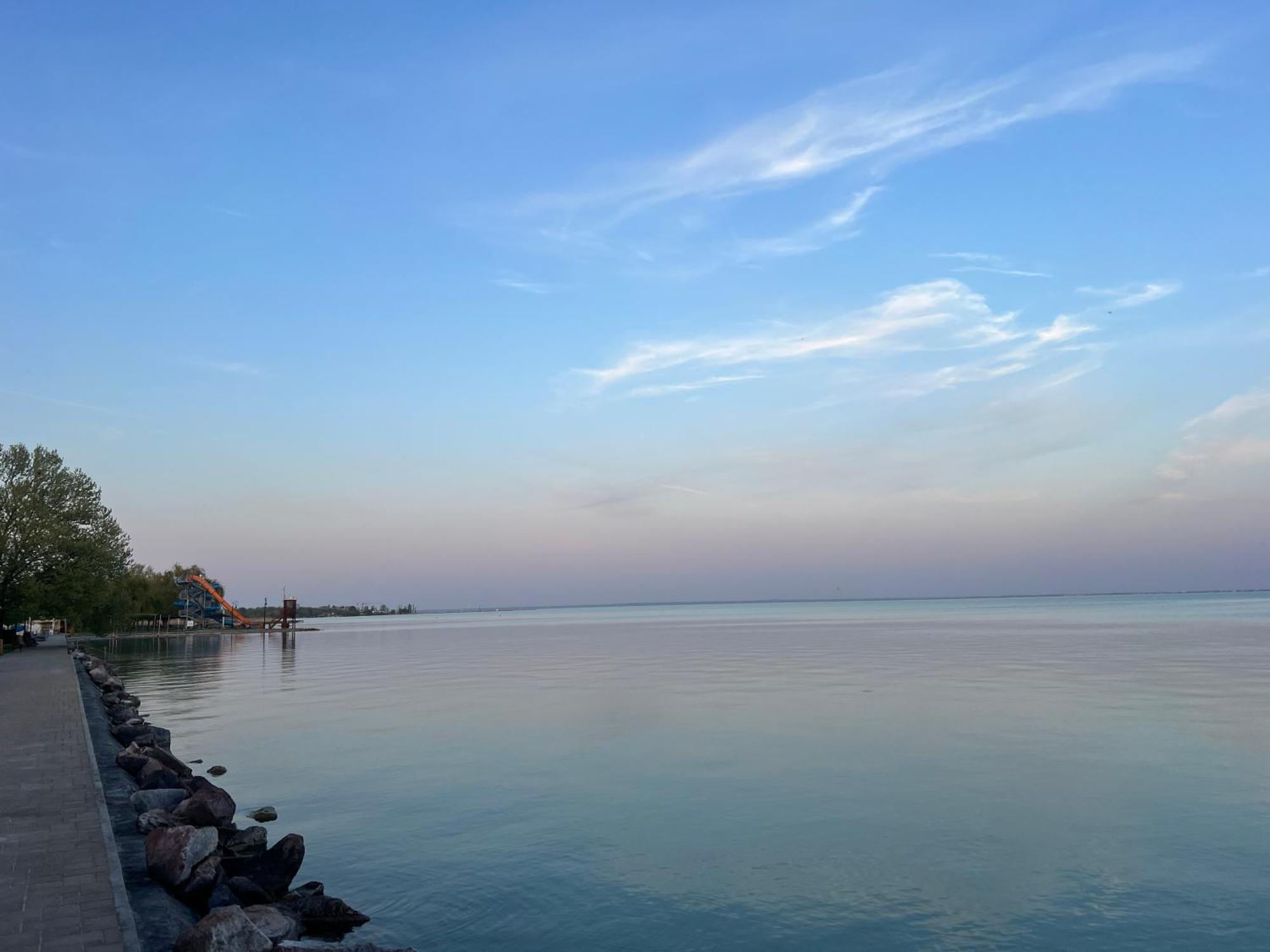 Neon Apartman Csopak Balaton エクステリア 写真