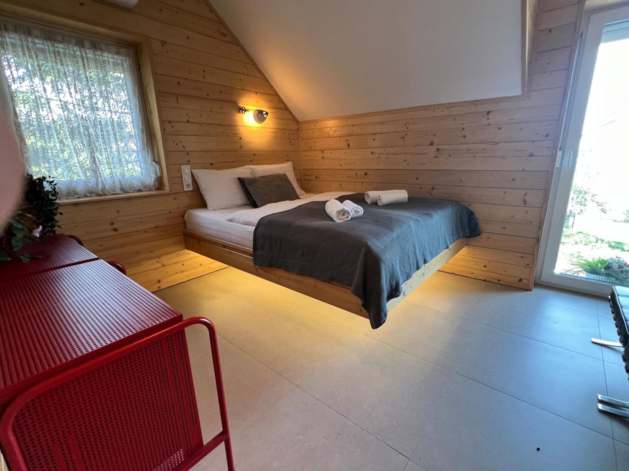Neon Apartman Csopak Balaton エクステリア 写真