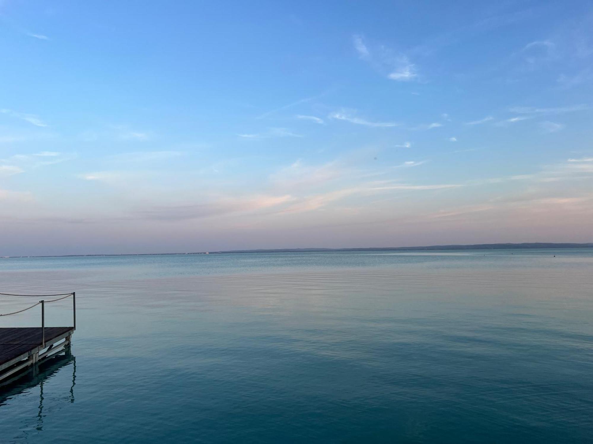 Neon Apartman Csopak Balaton エクステリア 写真