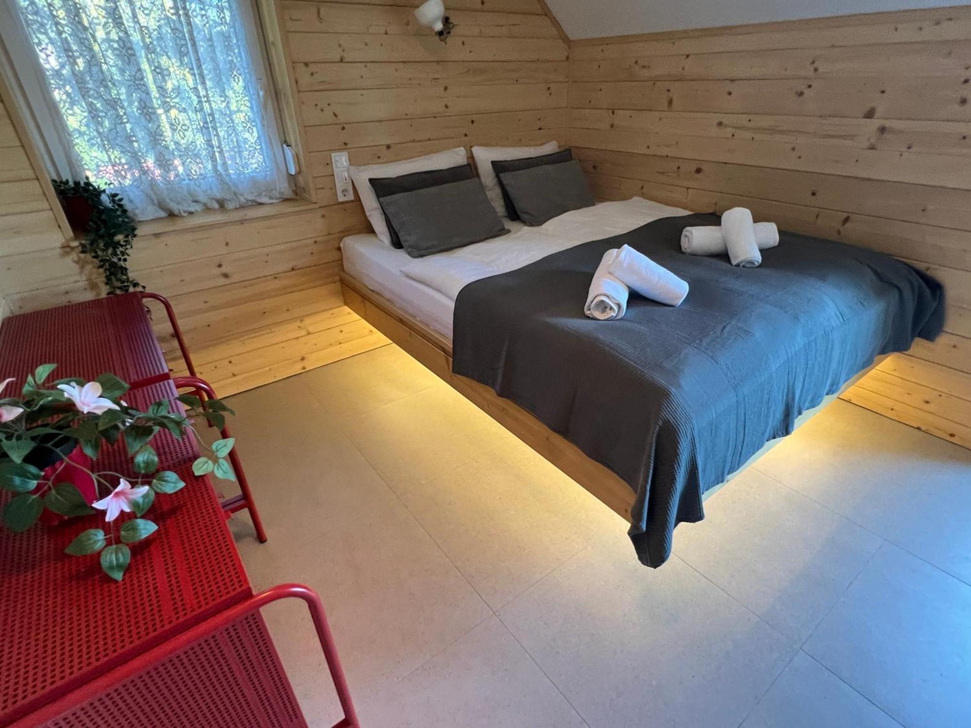 Neon Apartman Csopak Balaton エクステリア 写真